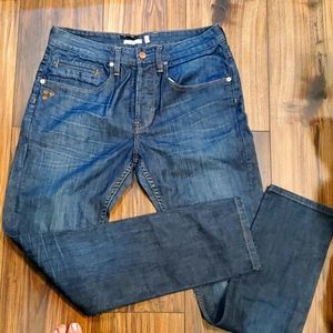 Mid-rise straight legged